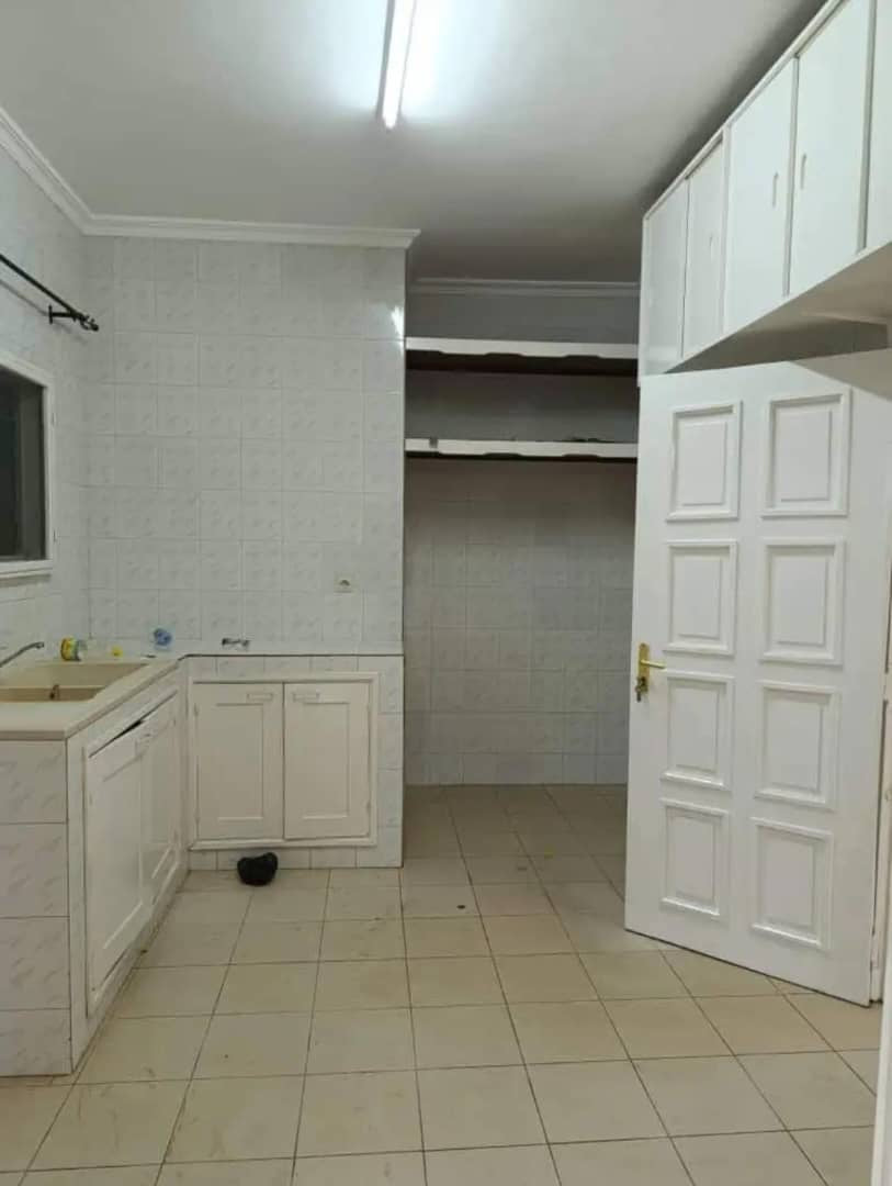 VILLA 9 PIÈCES À VENDRE À HÉDZRANAWOÉ – 1 LOT – PROCHE PHARMACIE RAOUDHA