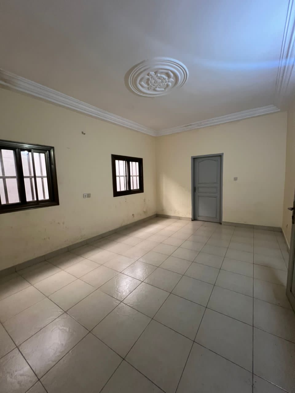 LOMÉ - NANÉGBÉ – VILLA 3 CHAMBRES À VENDRE SUR 300 M²