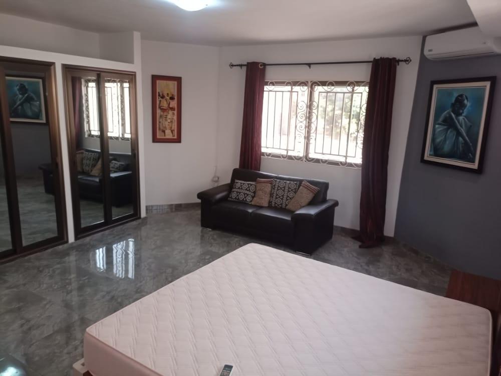 VILLA R+1 DE 11 PIÈCES À VENDRE À AGBALÉPÉDO GTA – 644M²
