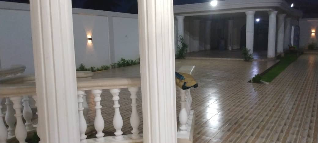 VILLA MEUBLÉE 6 PIÈCES À VENDRE À AVÉPOZO CÔTÉ NON PLAGE – TITRE FONCIER