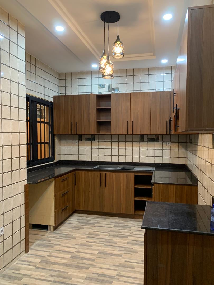 À VENDRE – Villa duplex 8 pièces à Agoè Telessou | 300 m² | Titre foncier | 200 millions FCFA