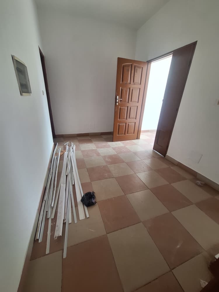 Bureau de 2 chambres + magasin à louer à Adidogomé Avenou – 130 000 FCFA
