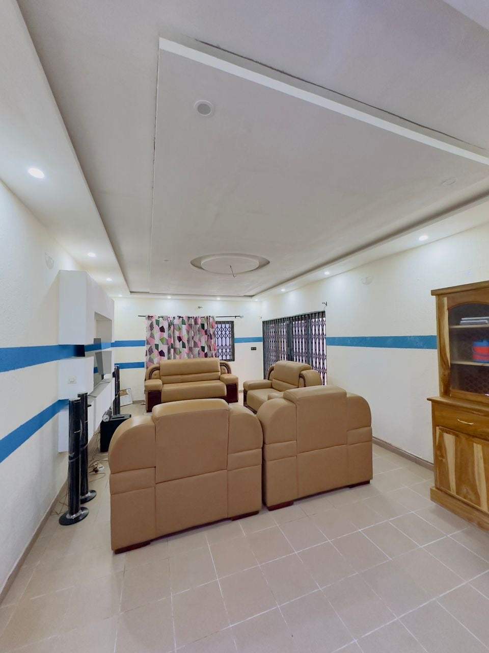 VILLA DE 9 PIÈCES À VENDRE À LOMÉ, CITÉ AÉROPORT – PLUS DE 1/2 LOT