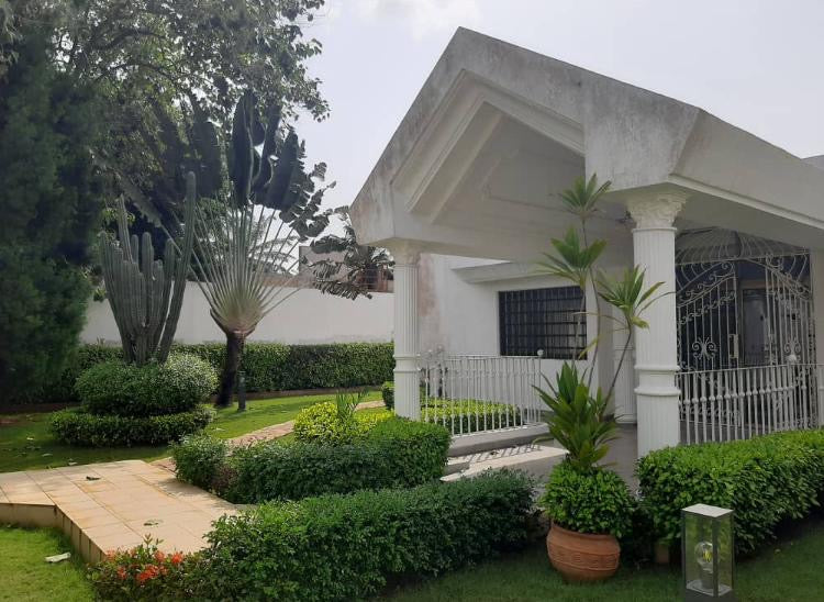 UNE VILLA À VENDRE À LA CAISSE - 10 PIÈCES