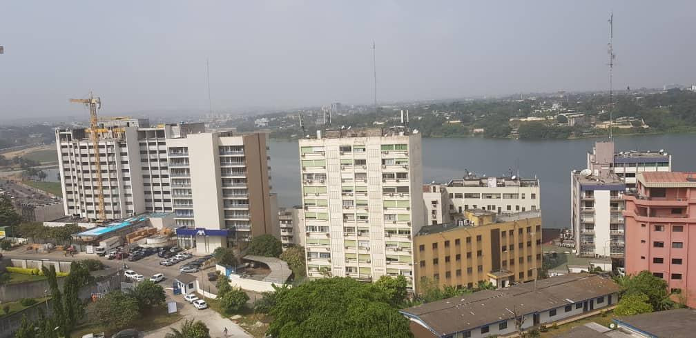 IMMEUBLE R+15 DE 35 APPARTEMENTS ET 7 LOCAUX À VENDRE AU PLATEAU, ABIDJAN – 1200 M² – 15 MILLIARDS CFA