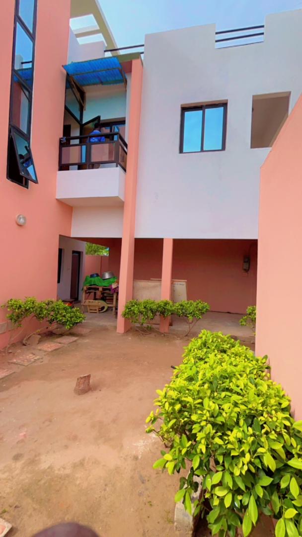 VILLA 6 PIÈCES AVEC PISCINE À VENDRE À ZANGUÉRA – 1/2 LOT – NON LOIN DE MACO
