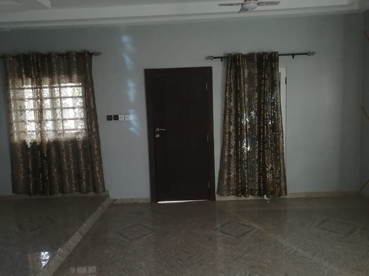 VILLA 7 PIÈCES À VENDRE/LOCATION À AGOÈ APESSITO – TITRE FONCIER EN COURS