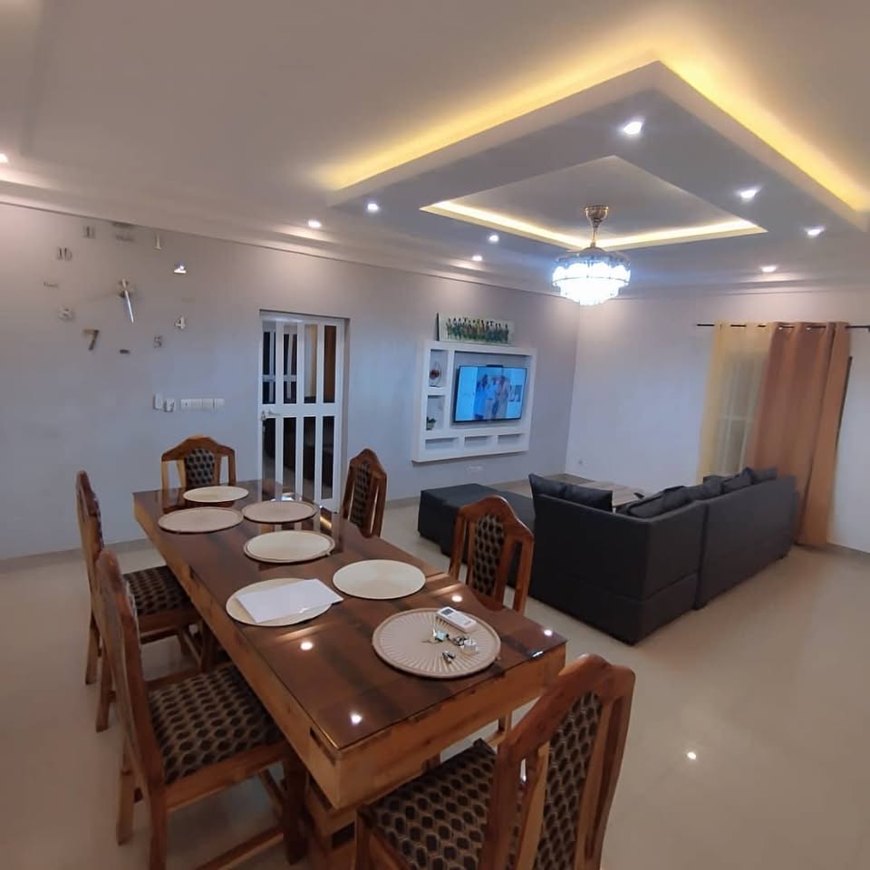 À LOUER – APPARTEMENT MEUBLÉ 2 CHAMBRES | AGOÈ MINAMADOU | 100.000 F/JOUR