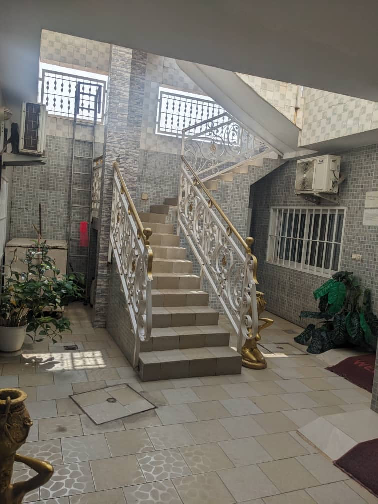VILLA 8 PIÈCES À VENDRE À TOTSI AU BORD DES PAVÉS – R+2 | TITRE FONCIER