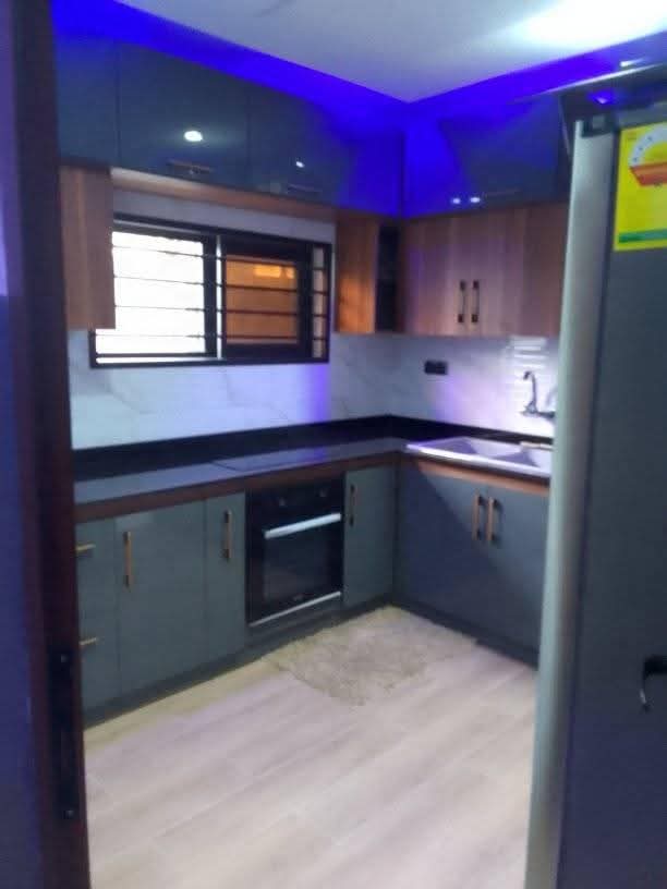 À LOUER – VILLA MEUBLÉE 4 PIÈCES À ADIDOGOMÉ MASSALASSI – 3 CHAMBRES, SALON, JARDIN, GARAGE – 500.000 FCFA/MOIS