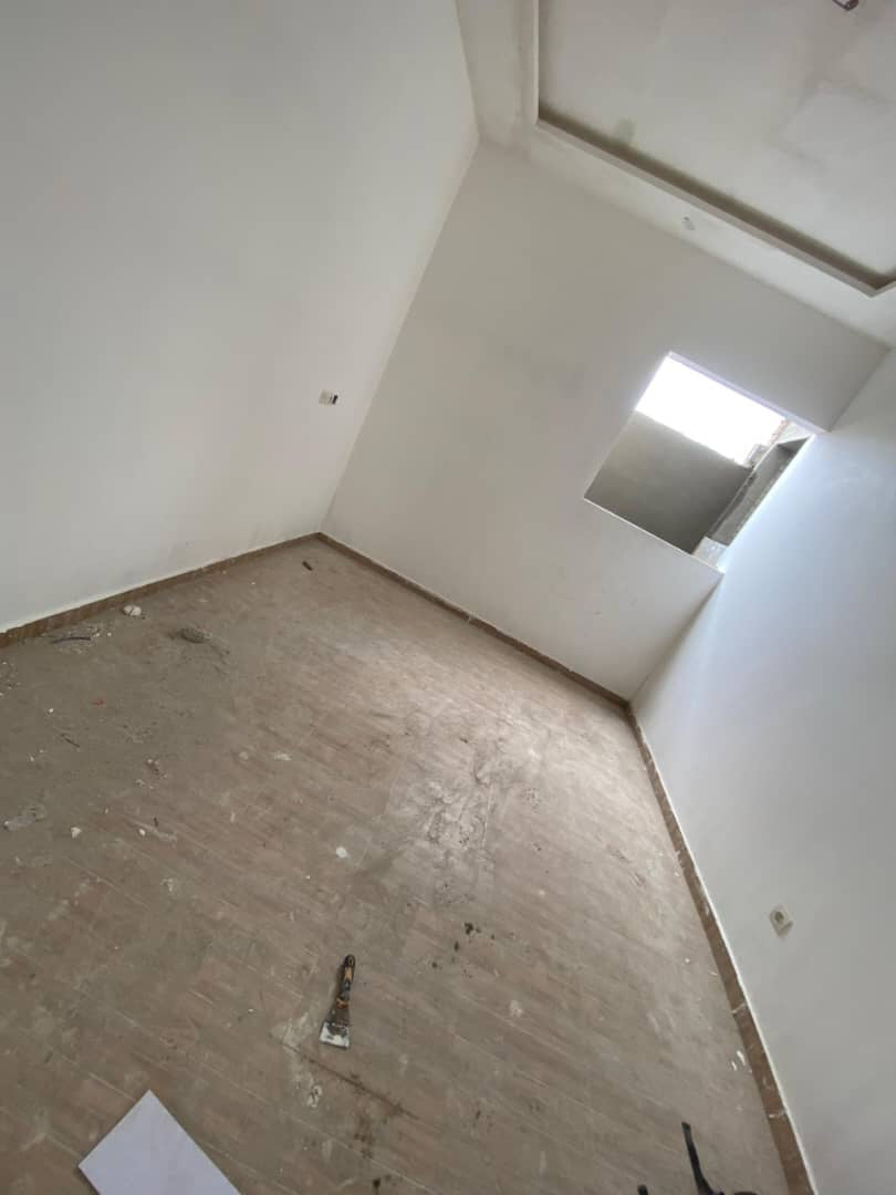 VILLA 4 PIÈCES À VENDRE À ZANGUÉRA AFIADEGNIGBAN, À 300M DU GOUDRON
