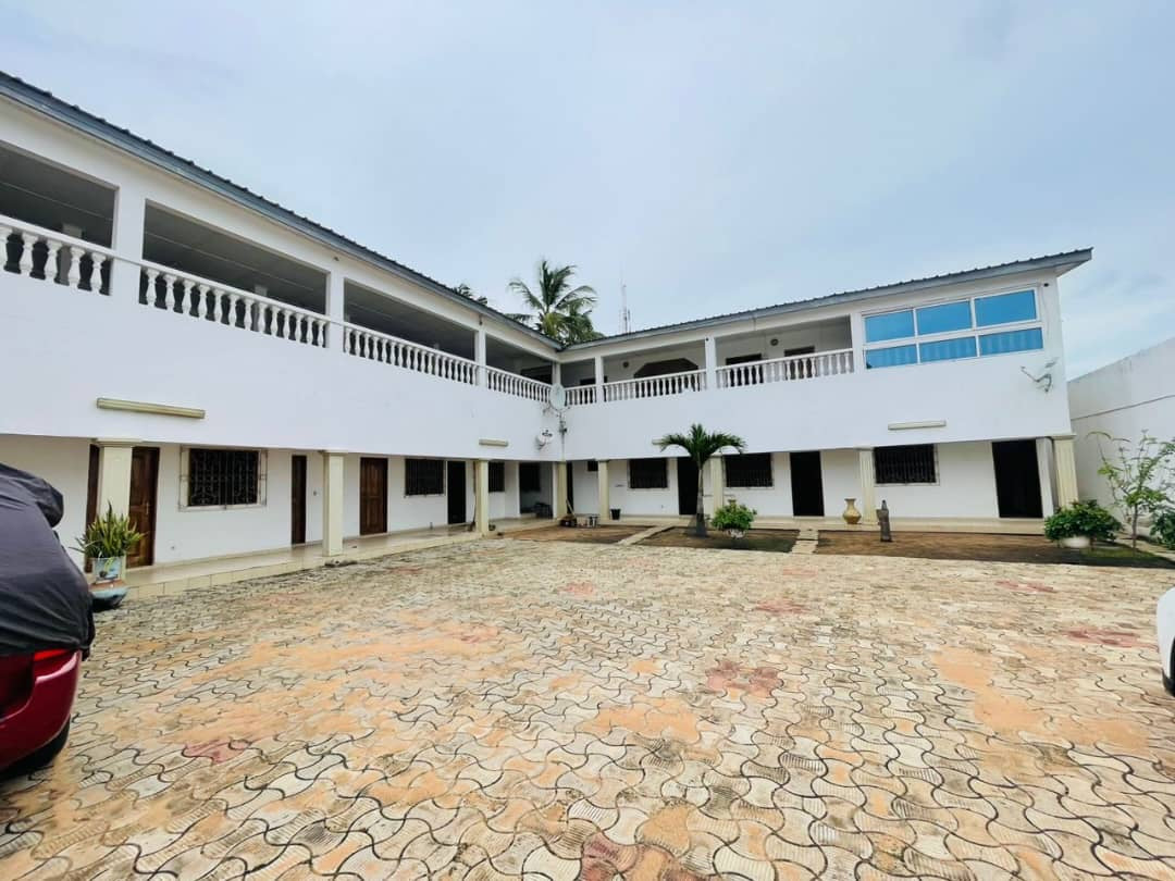À VENDRE – Maison 9 pièces climatisées avec boutique et garage à Novissi | 600 m² | 165 millions FCFA
