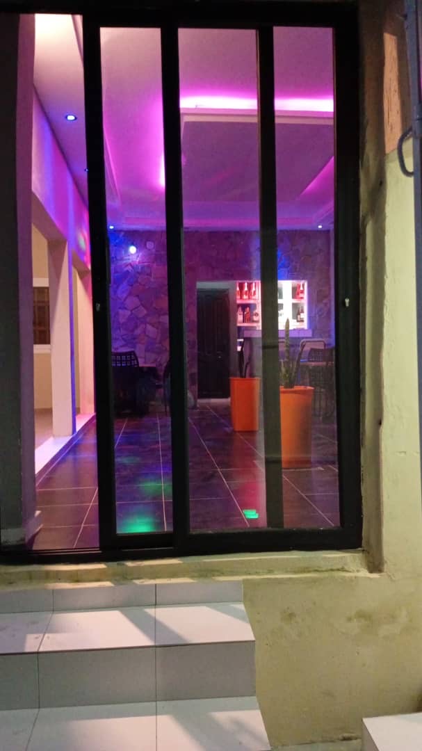 RÉSIDENCE 17 CHAMBRES À VENDRE À BAGUIDA – DEVEGO | TITRE FONCIER