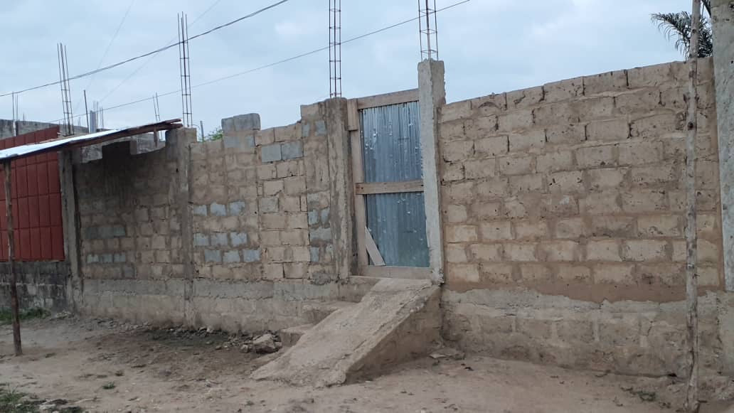 VILLA 2 CHAMBRES SALON À VENDRE À LOMÉ - APESSITO – URGENCE