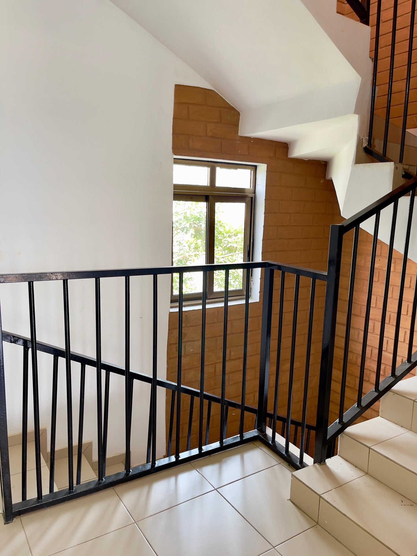 VILLA 4 PIÈCES À LOUER À NYÉKONAKPOÈ – À 40M DU GOUDRON