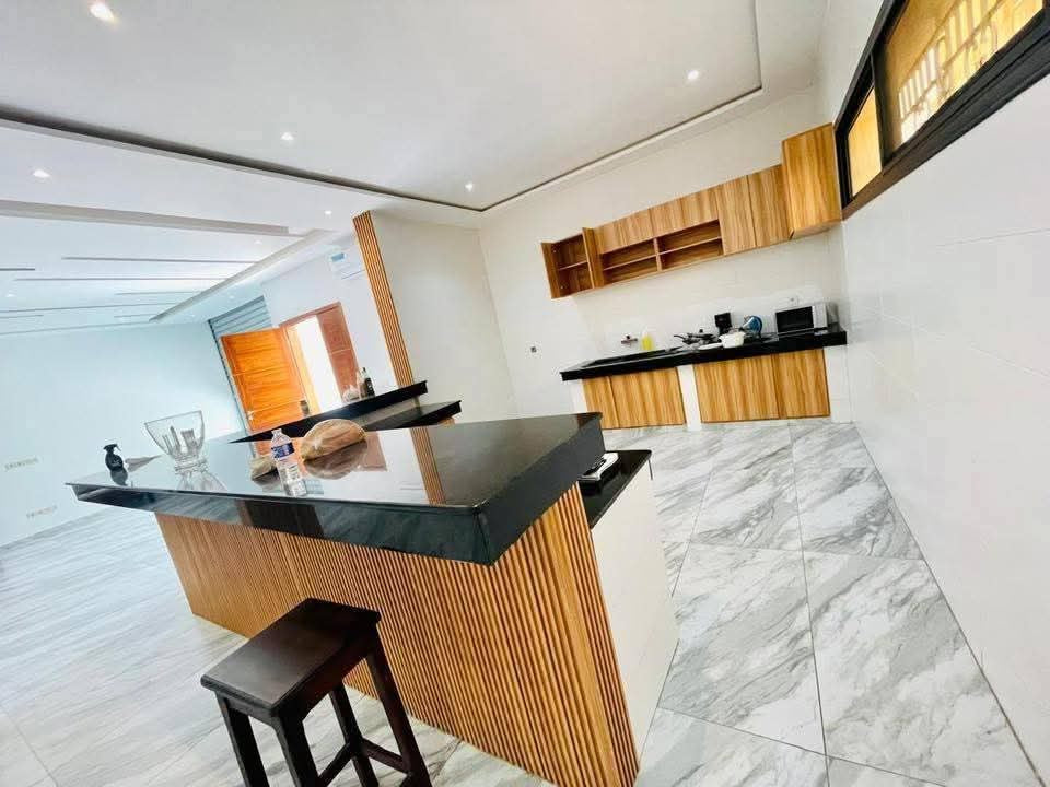 VILLA 10 PIÈCES À VENDRE À LOMÉ - AVÉPOZO