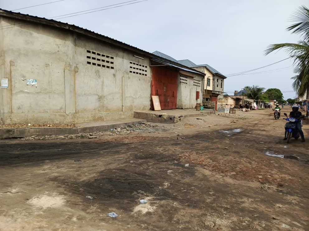 ENTREPÔT À VENDRE À NYEKONAKPOÉ