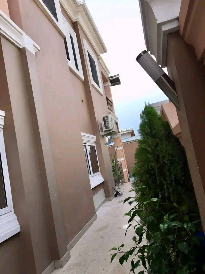 UNE VILLA À VENDRE DANS LA CITÉ MOKPOKPO - 9 PIÈCES