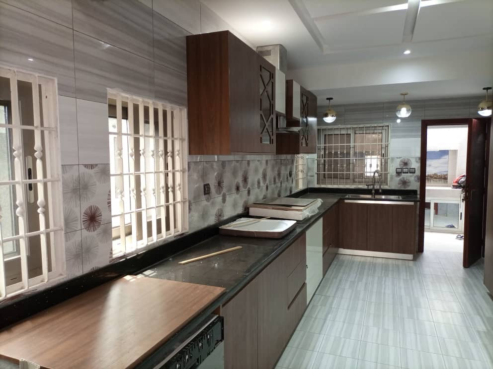 MAGNIFIQUE VILLA SEMI-MEUBLÉE À VENDRE À KEGUE - 9 PIÈCES