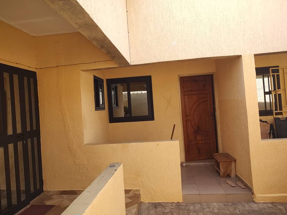 VILLA 7 PIÈCES À VENDRE À ZANGUÉRA – DERRIÈRE LA MADONE – 1/2 LOT