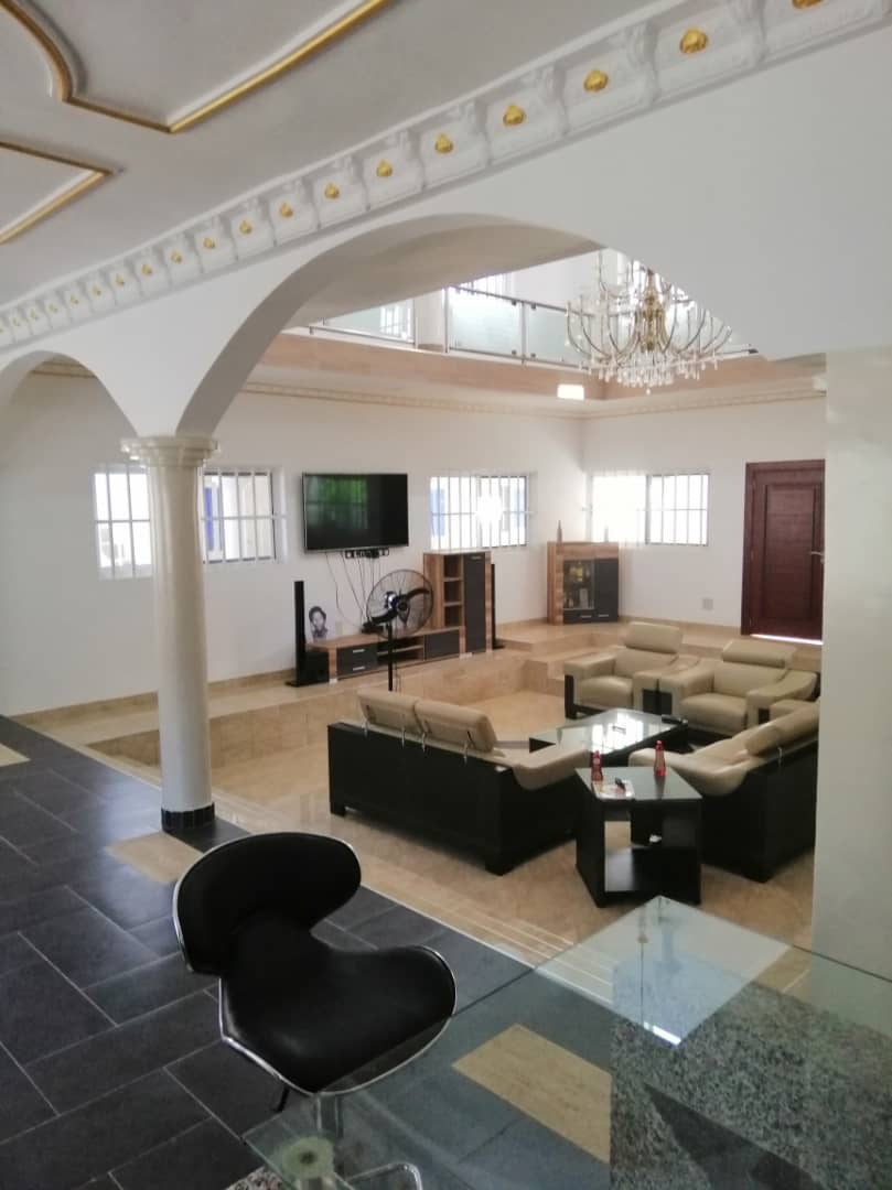 VILLA 8 PIÈCES À VENDRE À AVÉPOZO – CÔTÉ PLAGE – 1 LOT 3/4
