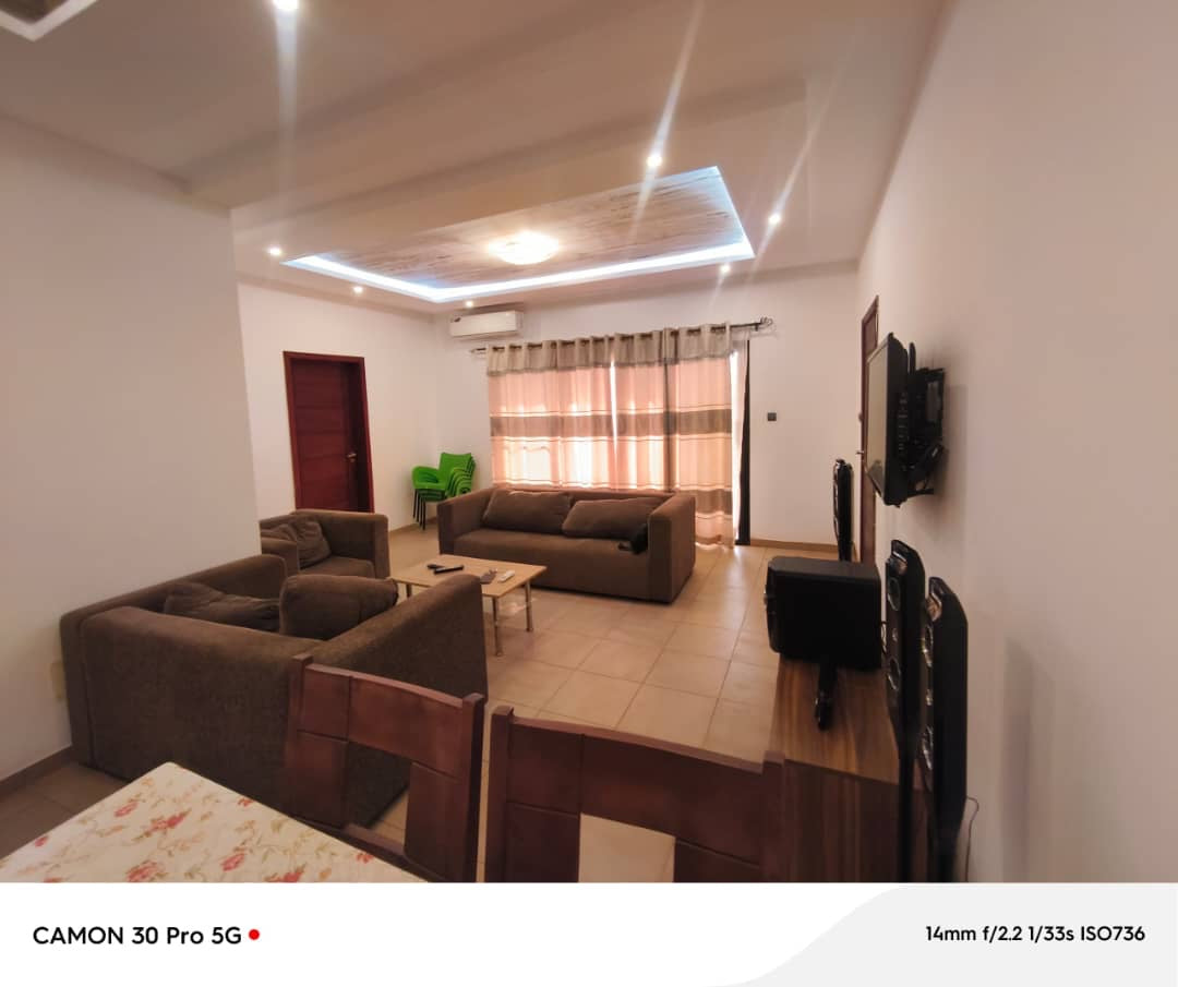RÉSIDENCE 8 PIÈCES À VENDRE AVEC LES MEUBLES À AGOÈ ASSIYEYÉ – 602 m²