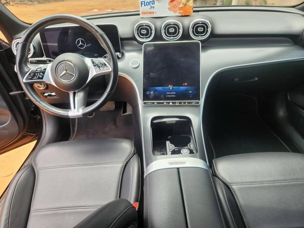 MERCEDES-BENZ C300 2023 – 4 CYLINDRES, FULL OPTIONS, ÉCRAN MULTIMÉDIA, CAMÉRA DE RECUL