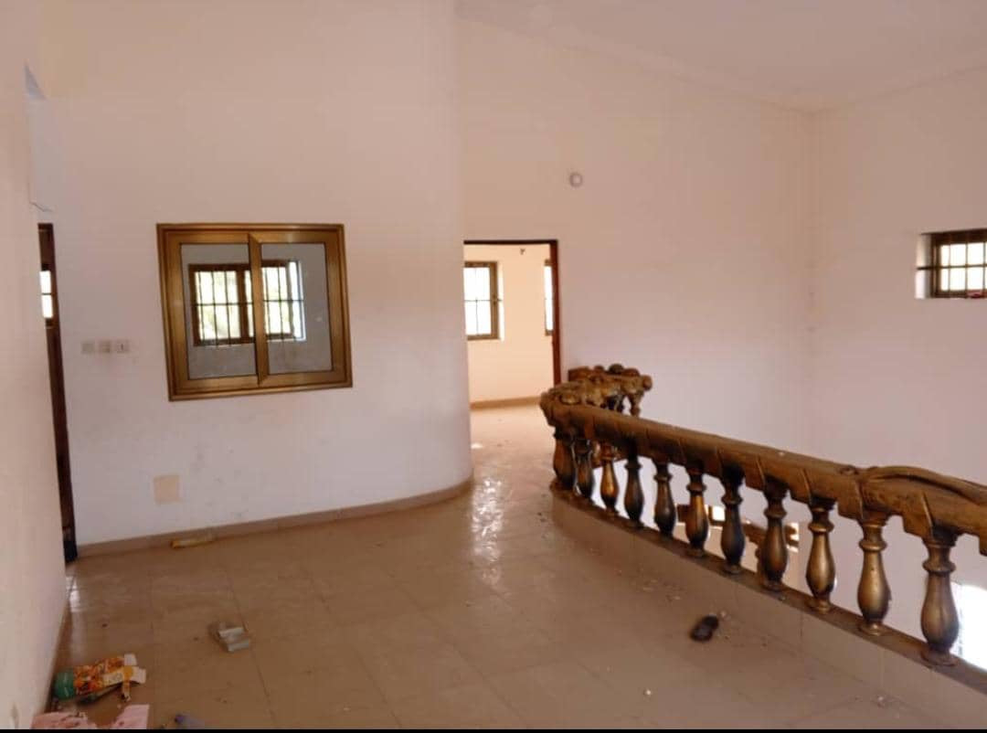 VILLA 7 PIÈCES À VENDRE À BAGUIDA – 1 LOT | TITRE FONCIER