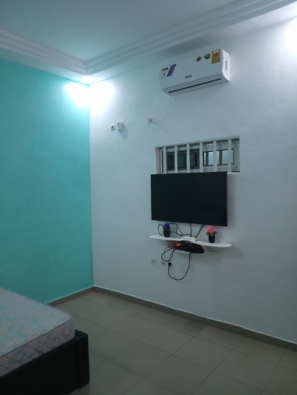 Studio meublé à louer à Fransicain – 150 000 FCFA par mois