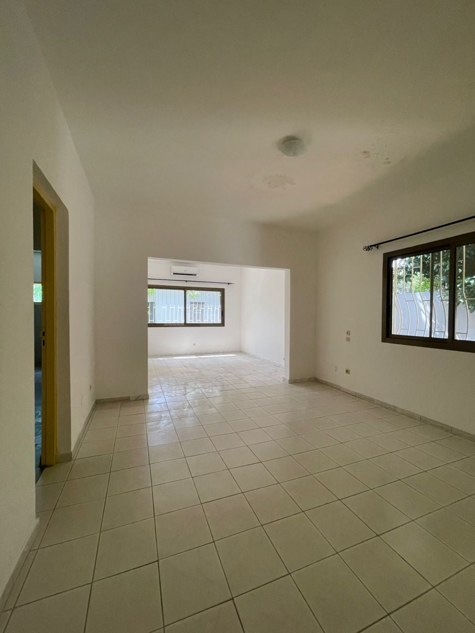 À LOUER – Villa 10 pièces avec piscine sur 900 m² à La Caisse (Résidence du Bénin) | 1.200.000 FCFA/mois