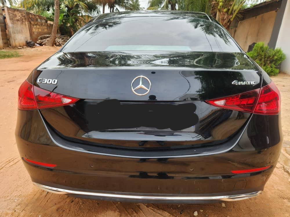 MERCEDES-BENZ C300 2023 – 4 CYLINDRES, FULL OPTIONS, ÉCRAN MULTIMÉDIA, CAMÉRA DE RECUL