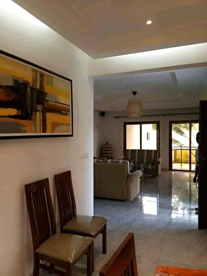 VILLA 6 PIÈCES À VENDRE À AGOÈ SOGBOSSITO – 1KM DU GOUDRON