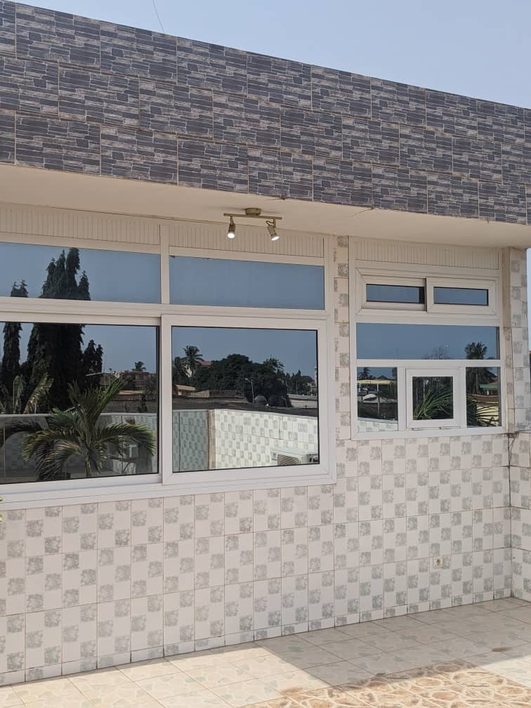 VILLA 8 PIÈCES À VENDRE À TOTSI AU BORD DES PAVÉS – R+2 | TITRE FONCIER
