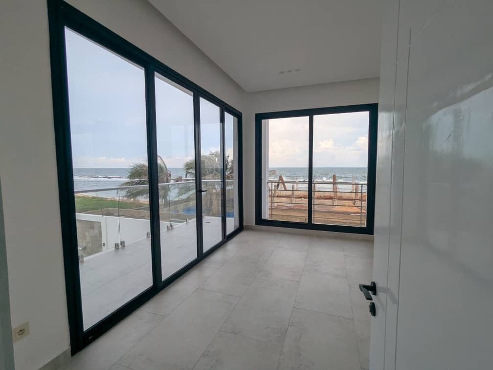 À LOUER – VILLA 4 CHAMBRES AU BORD DE LA MER – BAGUIDA | 3.200.000 FCFA