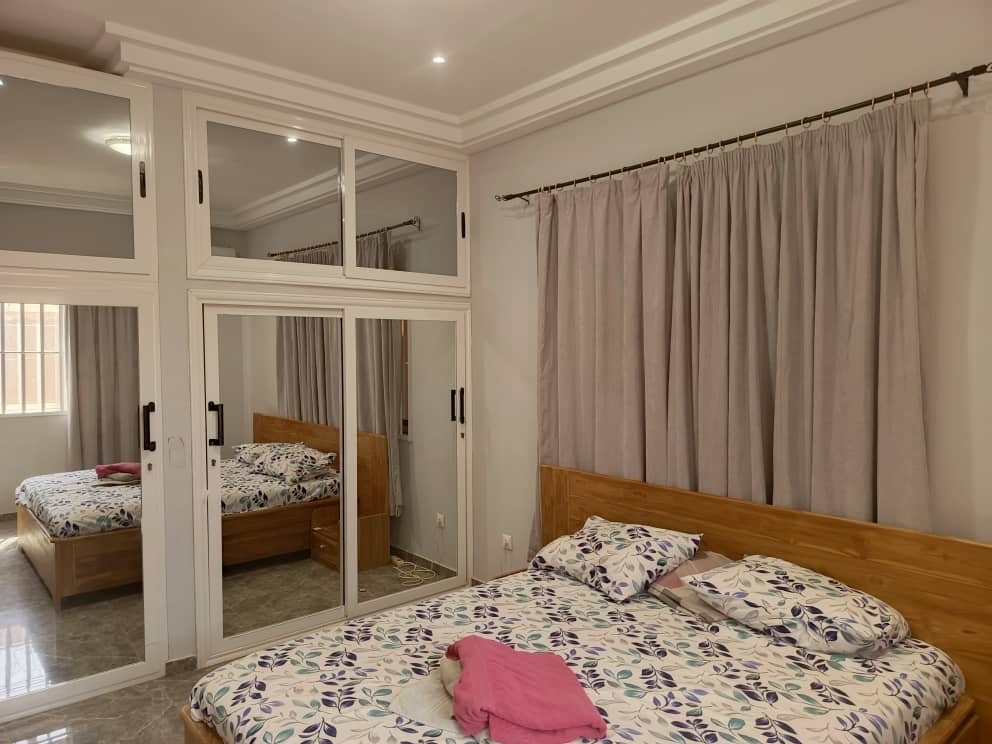 VILLA DE 2 CHAMBRES À VENDRE À LA CITÉ MOKPOKPO, ADIDOGOMÉ – DEMI LOT ANGLE RUE