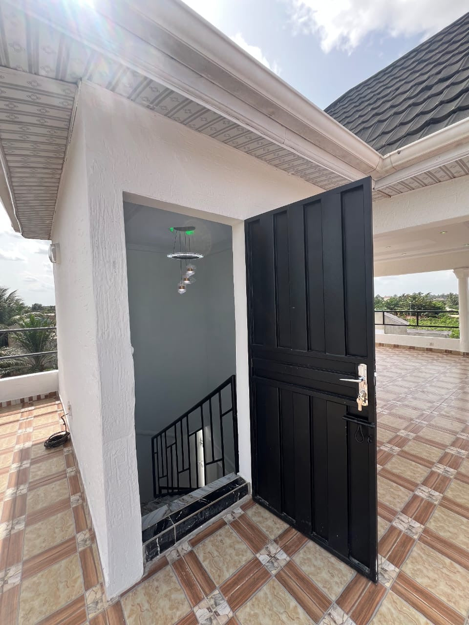 VILLA 6 PIÈCES À VENDRE À ZANGUÉRA KLÉMÉ – 300m²