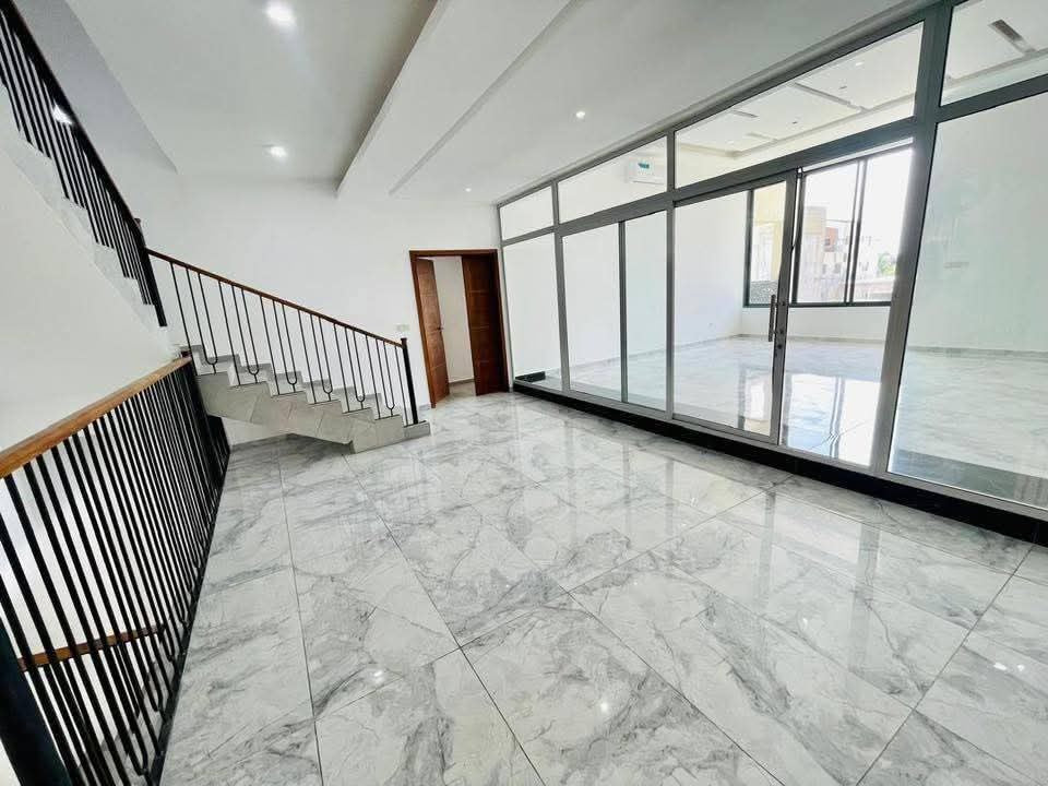 VILLA 10 PIÈCES À VENDRE À LOMÉ - AVÉPOZO