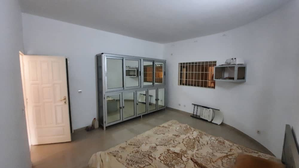 LOCATION LUXUEUSE VILLA À LOUER À ADIDOGOMÉ AMÉNOPÉ (13 CHAMBRES)