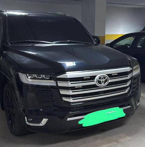 TOYOTA LAND CRUISER V8 – VERSION PRÉSIDENTIELLE