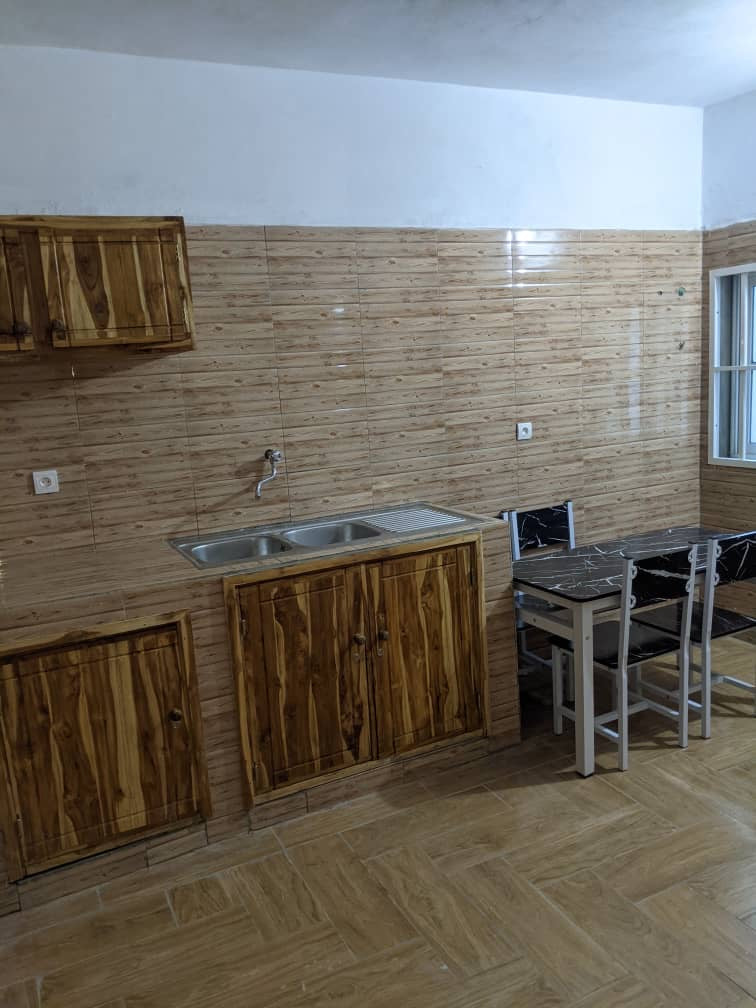 VILLA DE 5 CHAMBRES À VENDRE À BAGUIDA À 400M DU GOUDRON, SUR 1 LOT AVEC JARDIN ET MEZZANINE