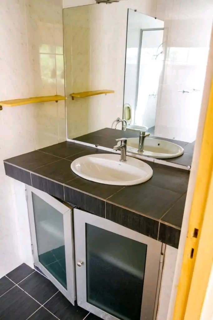 VILLA 12 PIÈCES À VENDRE À LOMÉ - TOTSI