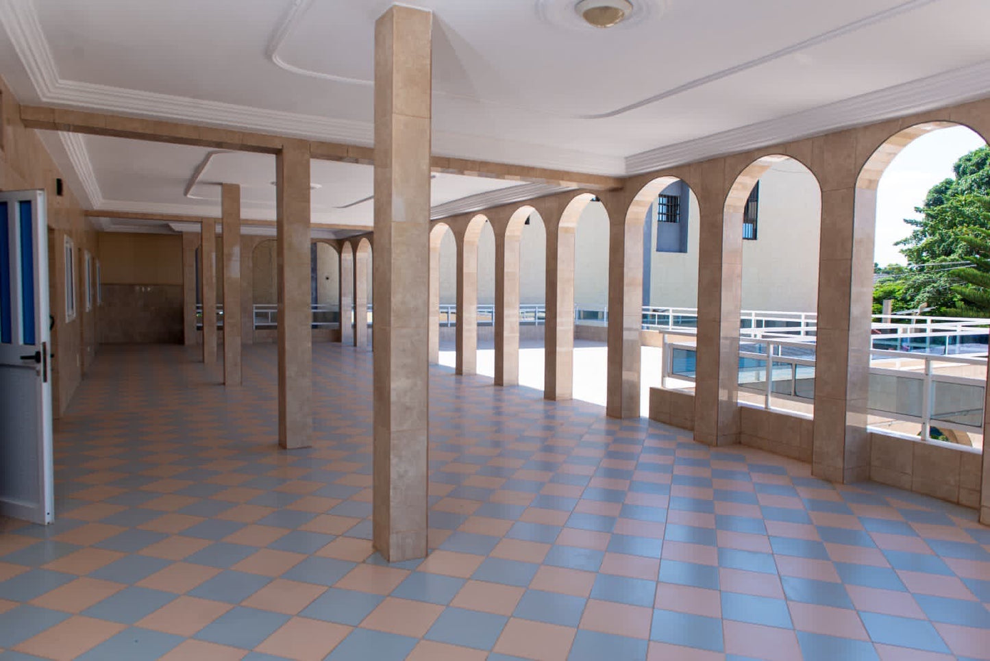 À LOUER – VILLA DE 8 CHAMBRES AVEC JARDIN ET GARAGE À HEDZRANAWOÉ | 1 MILLION FCFA/MOIS