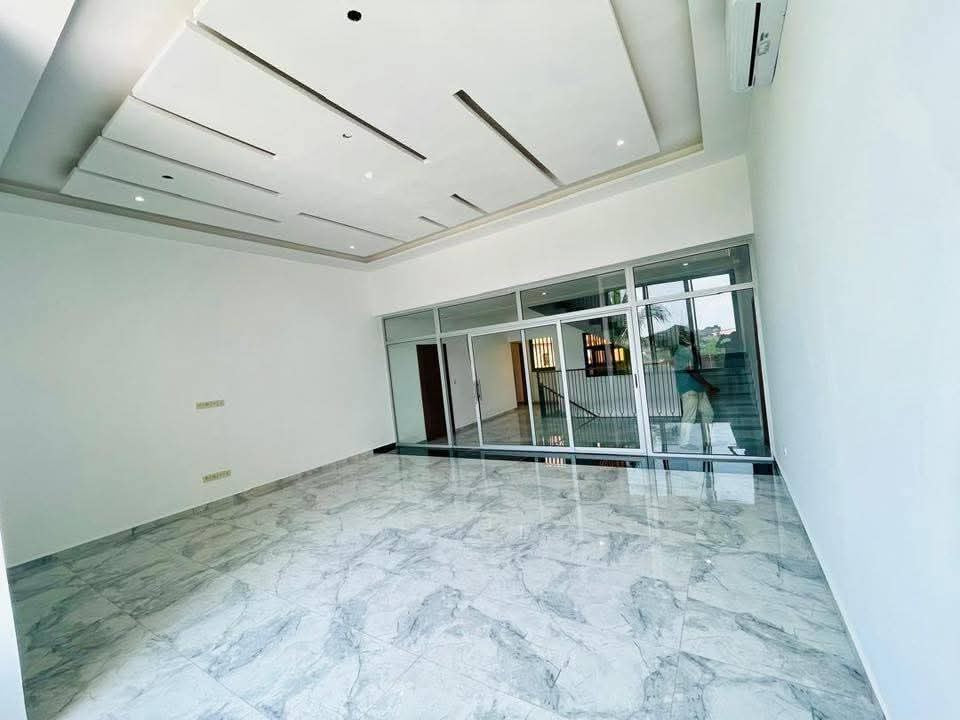 VILLA 10 PIÈCES À VENDRE À LOMÉ - AVÉPOZO