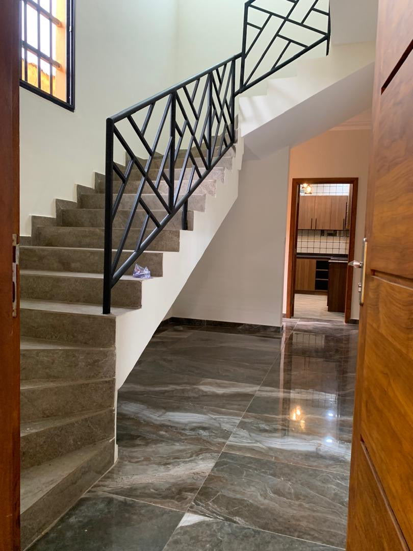 À VENDRE – Villa duplex 8 pièces à Agoè Telessou | 300 m² | Titre foncier | 200 millions FCFA