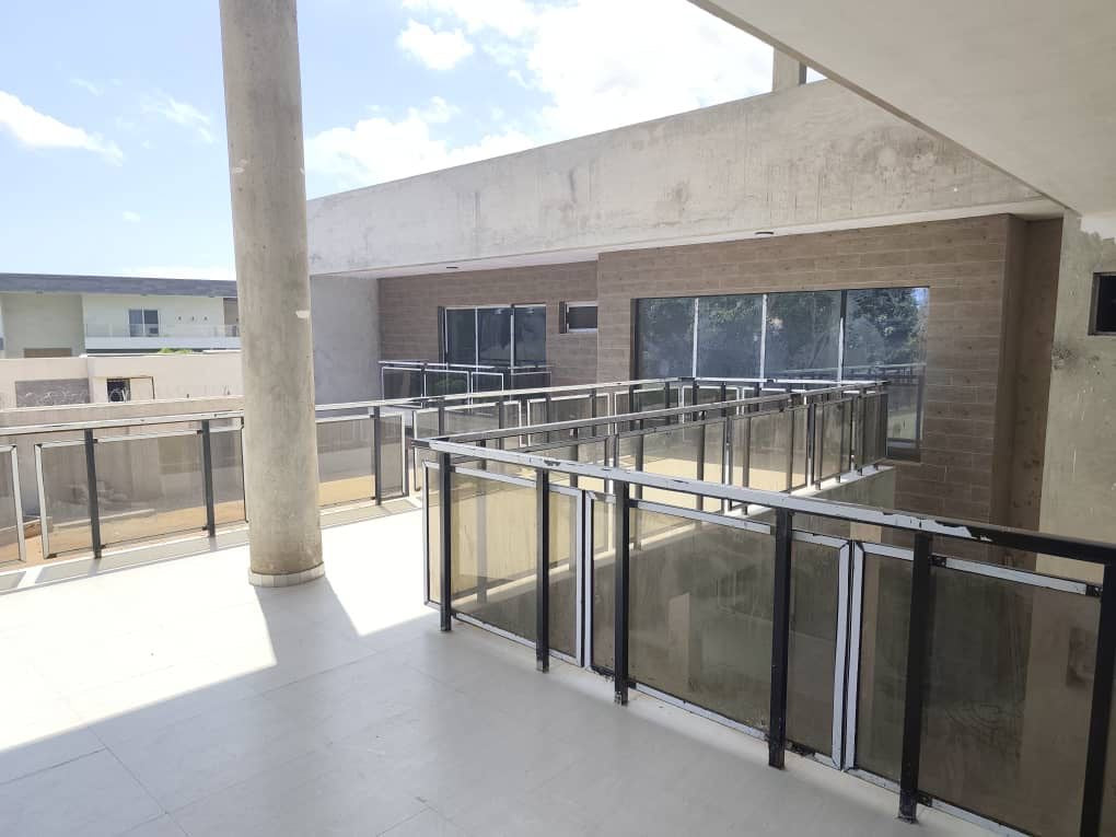 LOMÉ – CITÉ OUA – VILLA R+1 DE 10 PIÈCES À VENDRE