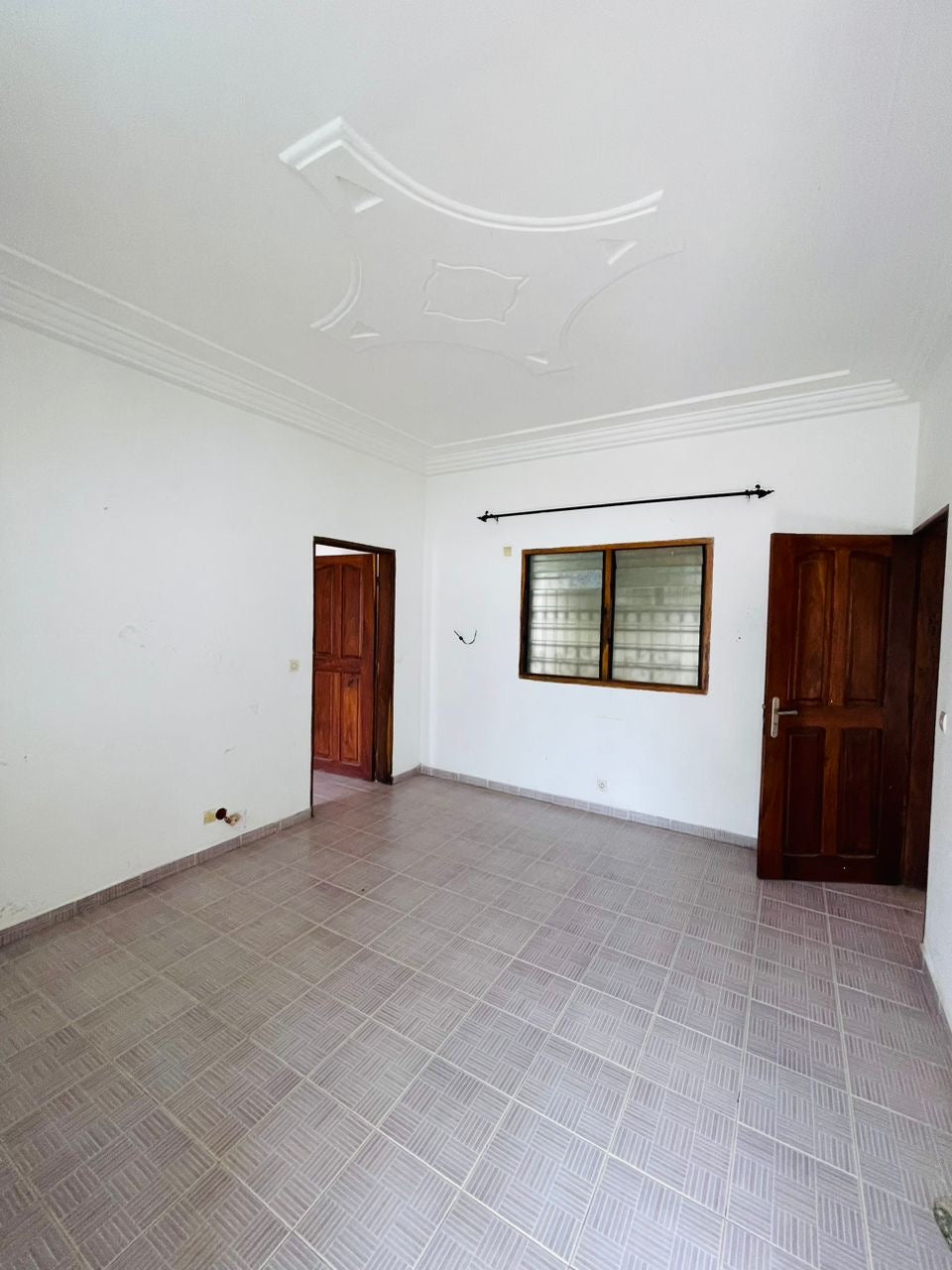 À VENDRE – Maison 9 pièces climatisées avec boutique et garage à Novissi | 600 m² | 165 millions FCFA