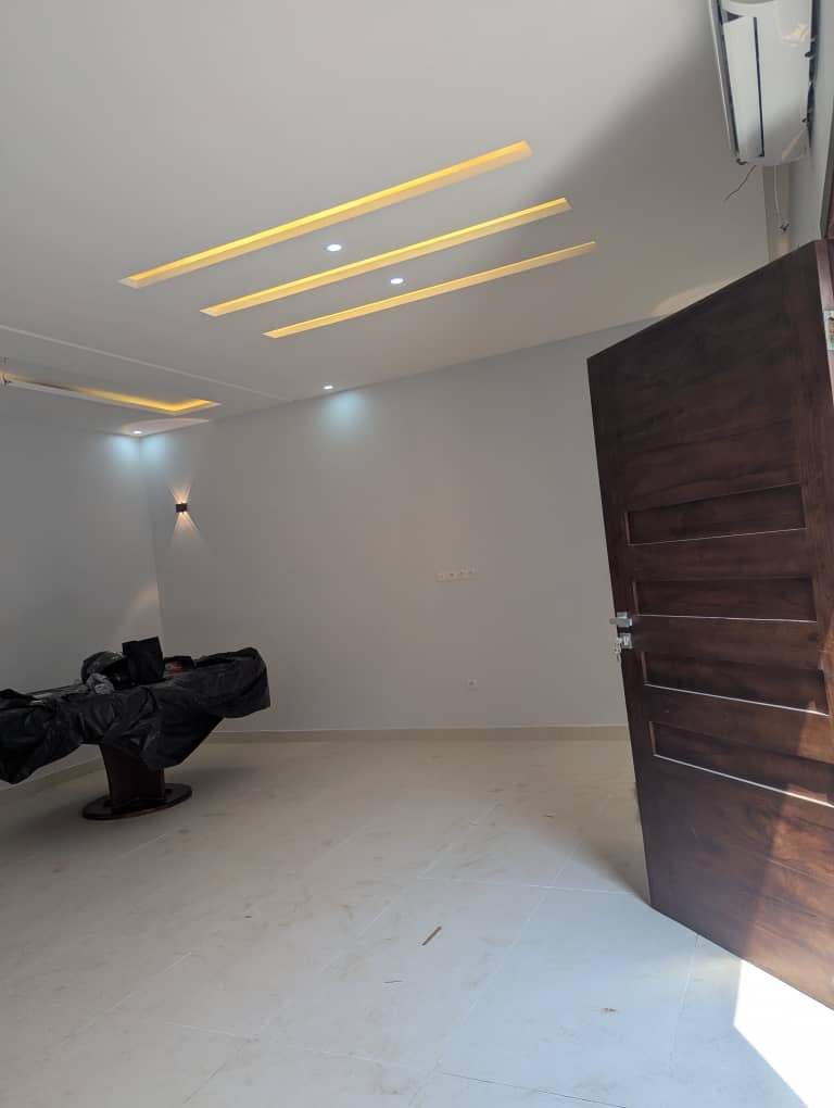 À VENDRE – VILLA 4 PIÈCES (3 CHAMBRES + SALON) AVEC TITRE FONCIER DANS LA CITÉ BAGUIDA – 105 MILLIONS FCFA