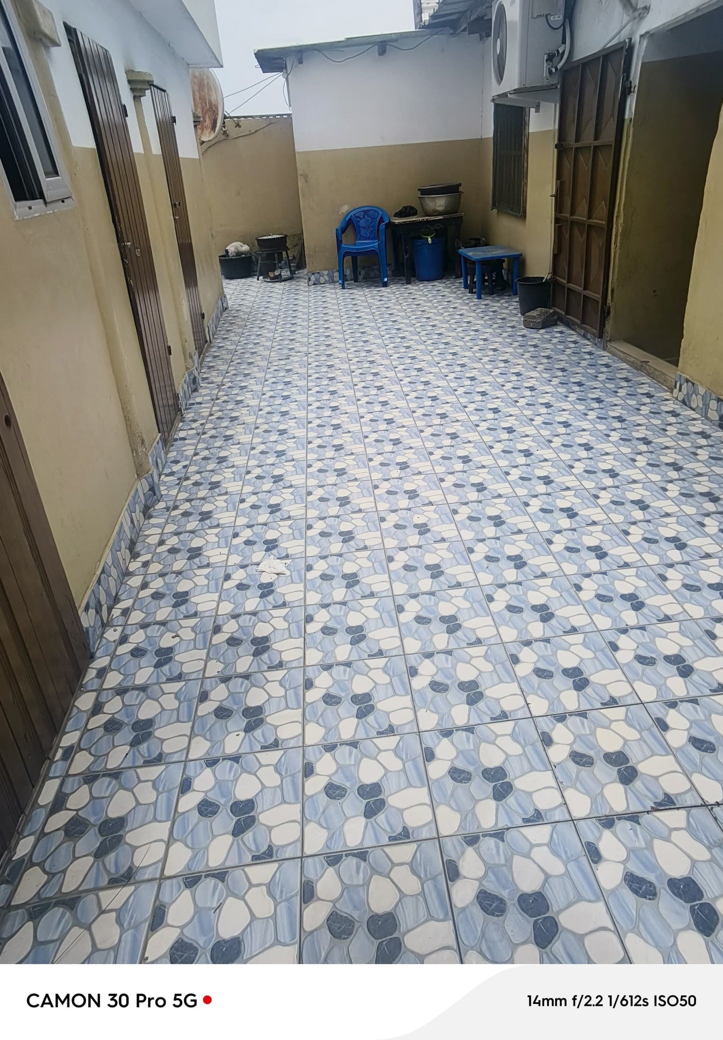 À VENDRE – IMMEUBLE POLYVALENT DE 27 PIÈCES À BÈ KPOTA EN BORDURE DE ROUTE – 353M² – 300 MILLIONS FCFA