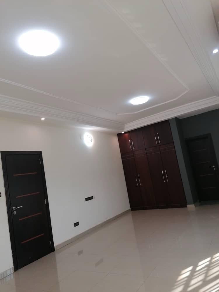 LOCATION VILLA À LOUER À AGOÉ ASSIYÉYÉ (11 CHAMBRES, PISCINE)