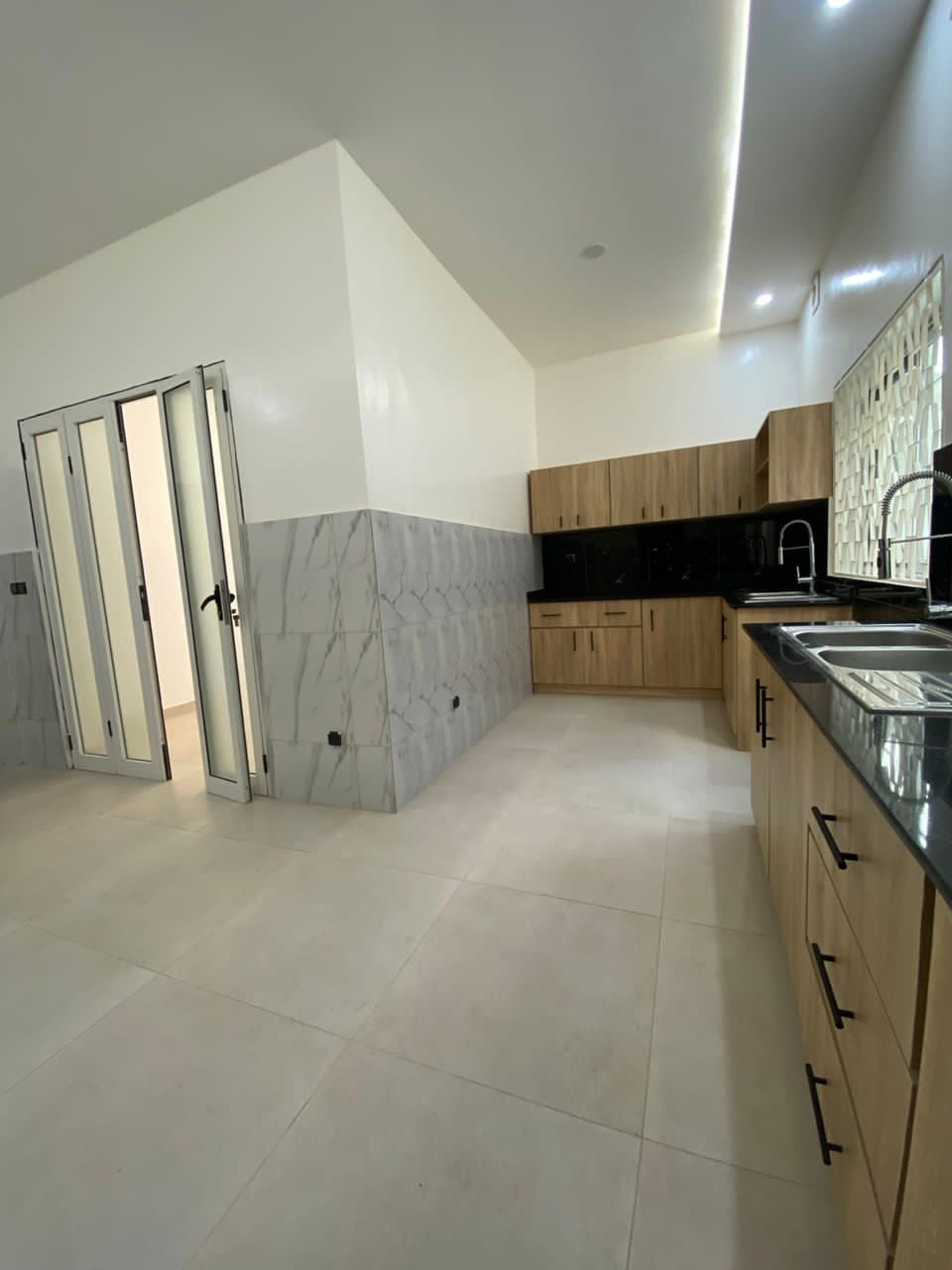 LOUER UNE VILLA AVEC PISCINE, NOUVELLE CONSTRUCTION AGBALEPEDO - 7 PIÈCES
